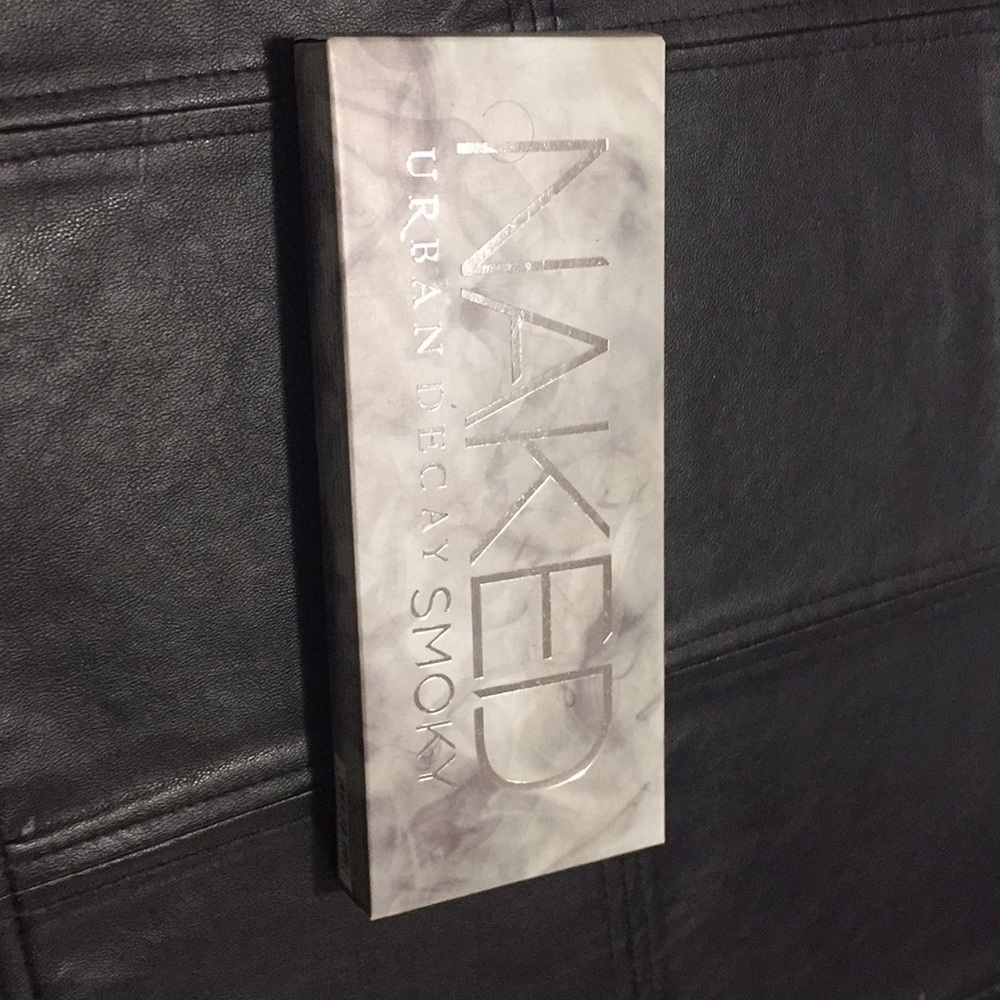 New in the box Naked Urban Decay Smoky!!!